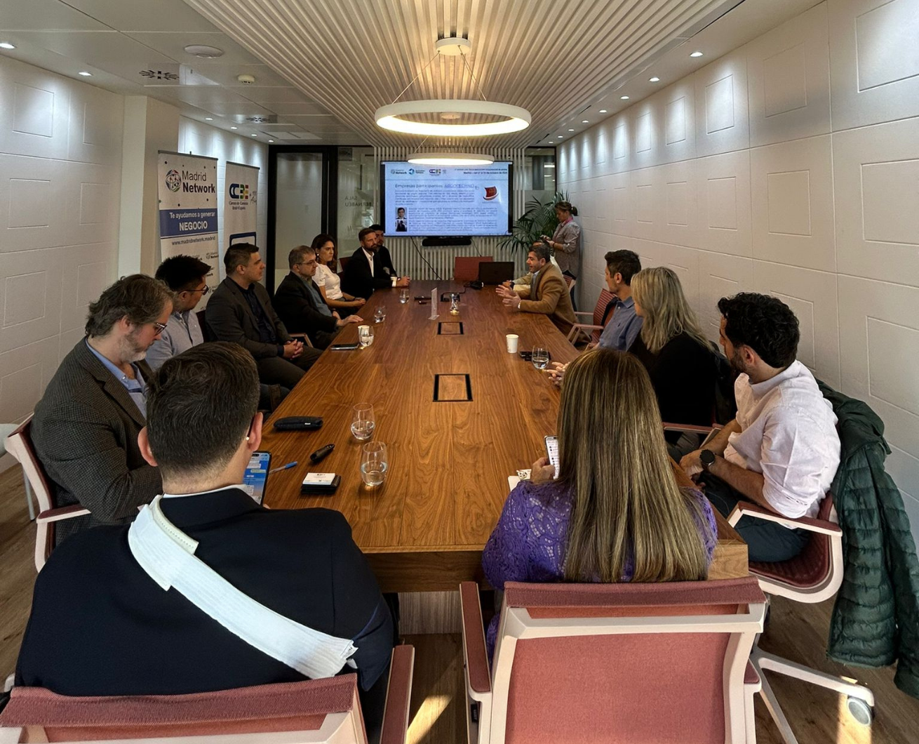 Reunião empresarial com Madrid Network durante o Roadshow